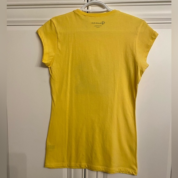 NWOT GUESS Women’s short sleeve yellow T-Shirt Size Medium - Picture 4 of 4